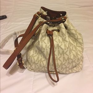 Michael Kors Jules Large Drawstring Shoulder