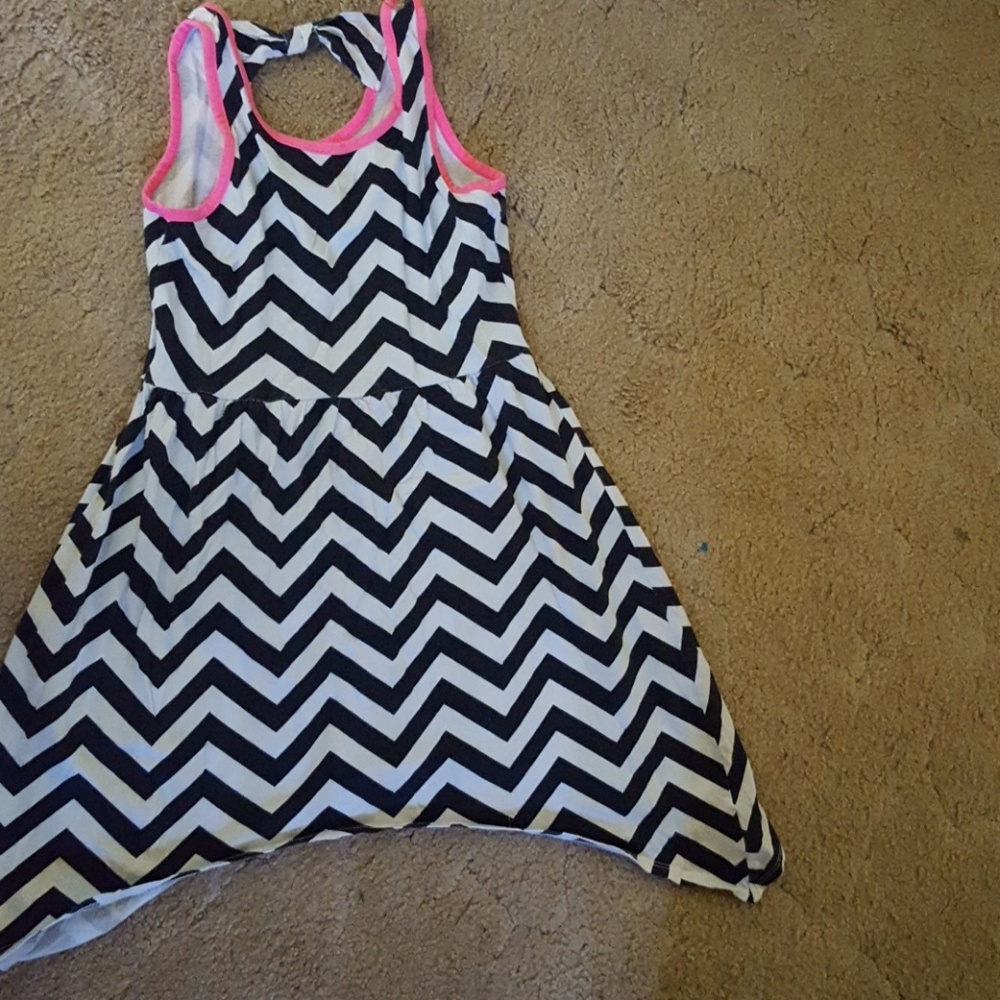 I'm selling a little girls dress