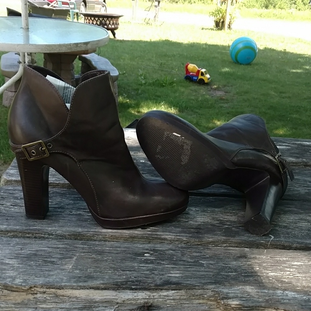 Simply Vera by Vera Wang heeled boots