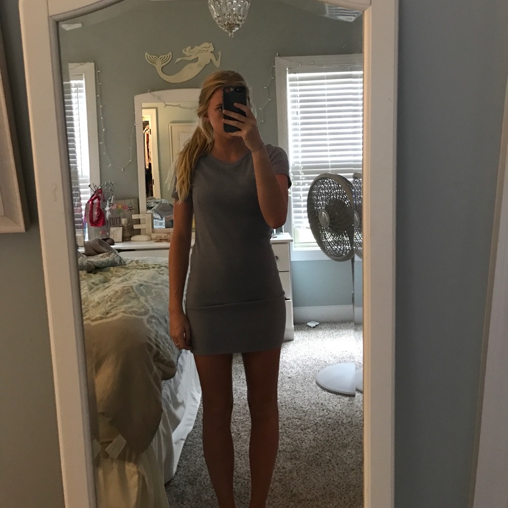 Tight fitting sweater dress short sleeves