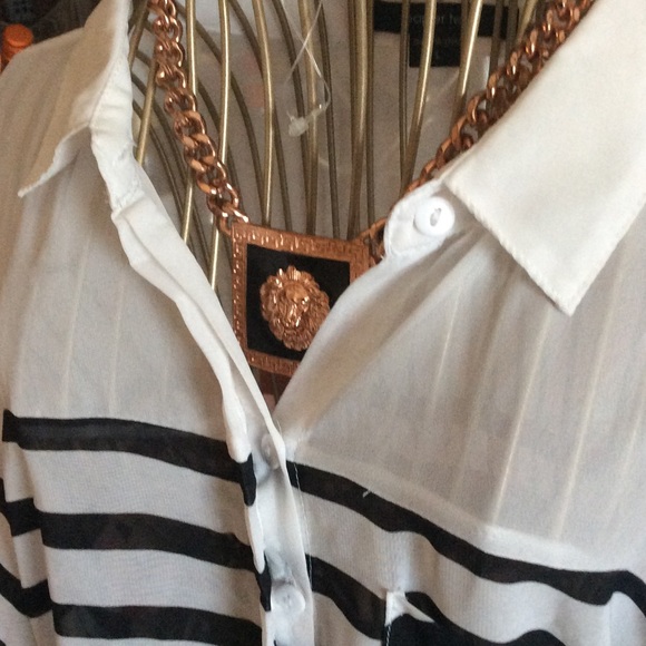 A Striped Tee🐅 - Picture 2 of 6