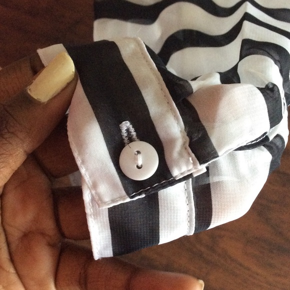 A Striped Tee🐅 - Picture 5 of 6