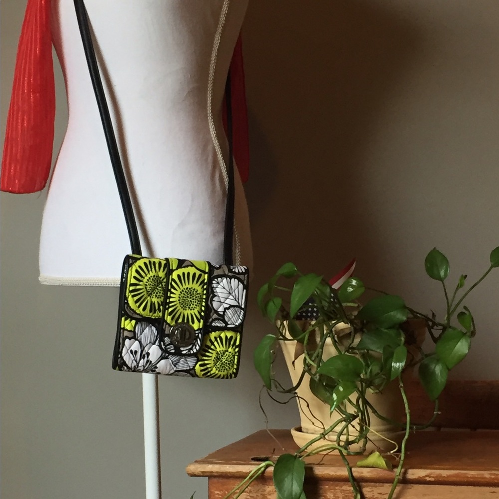 Vera Bradley Day Tote - Picture 5 of 7