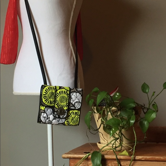 Vera Bradley Day Tote - Picture 5 of 7