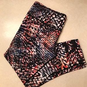 Patterned crop workout leggings