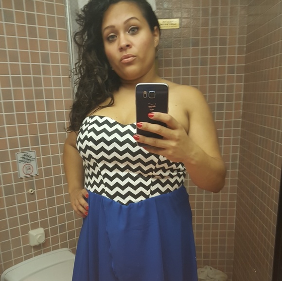 Dress - Picture 4 of 4