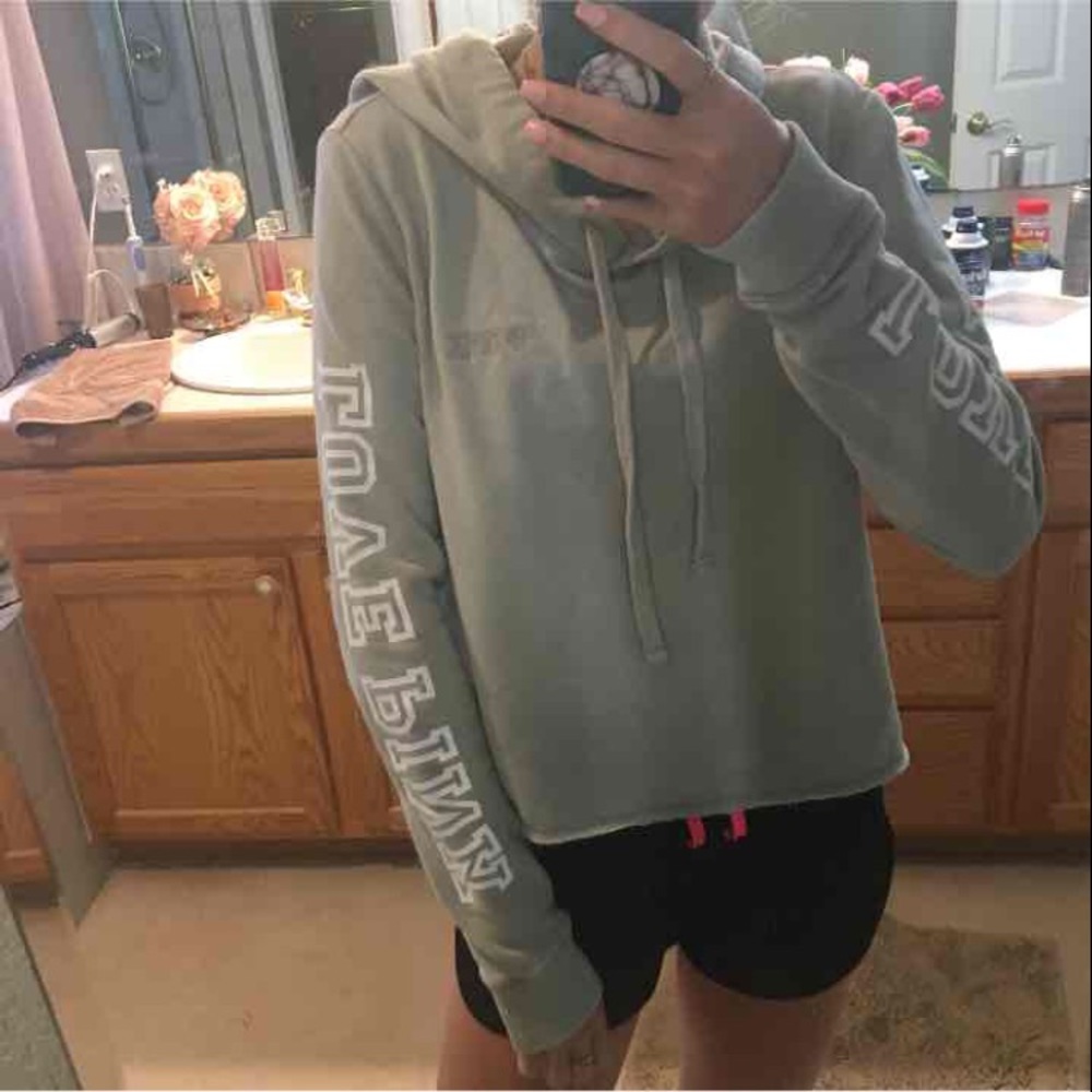 Cropped VS Pink hoodie