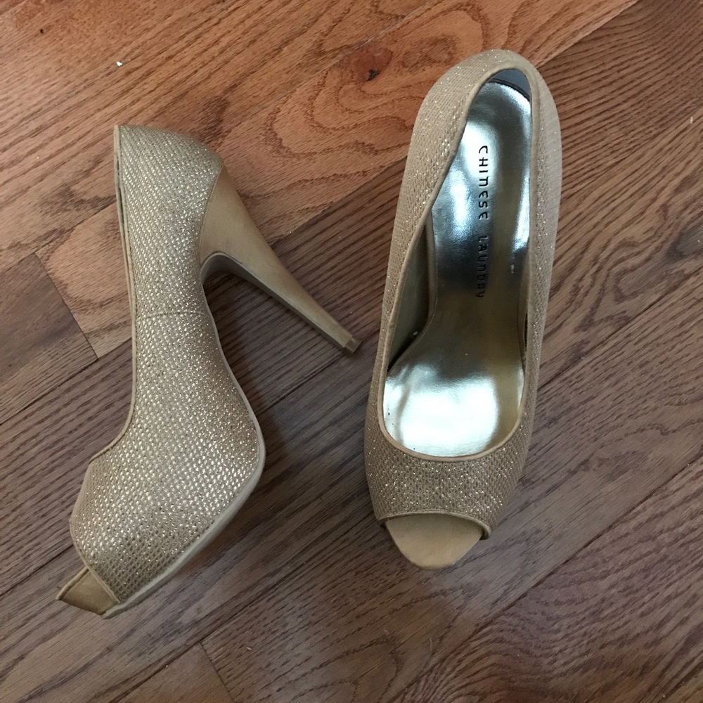 Platform Peep Toe Pumps. - Picture 2 of 8