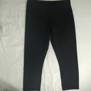 VGUC- Lululemon Wunder Under Crops SZ6