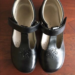 JJ School Black Leather T-Strap Shoes, Girls 1M