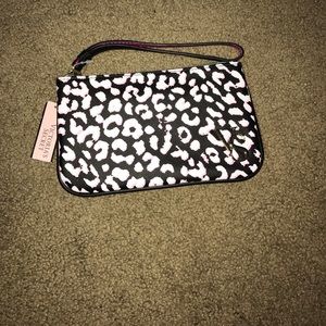 VS small wristlet
