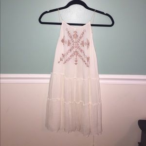 URBAN OUTFITTERS WHITE DRESS FLOWY
