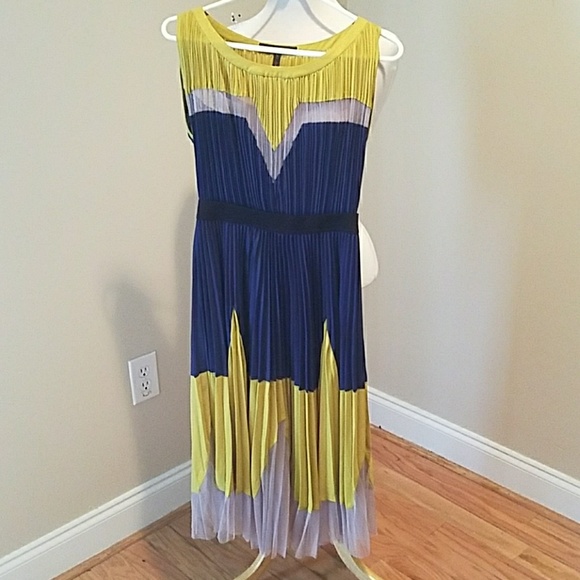 Lucea color-blocked dress by BCBG. - Picture 1 of 4