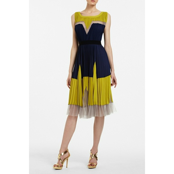 Lucea color-blocked dress by BCBG. - Picture 4 of 4