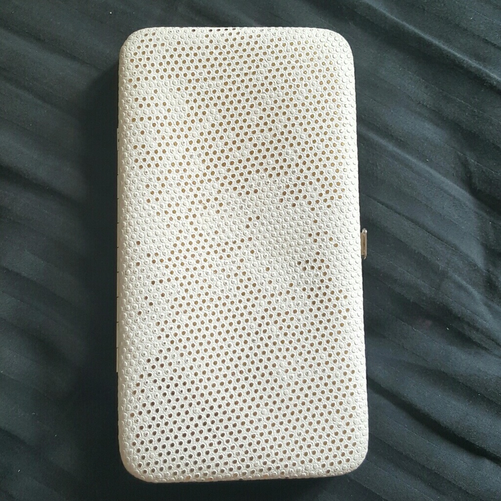 🛍 White and gold wallet