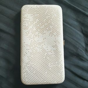 🛍 White and gold wallet