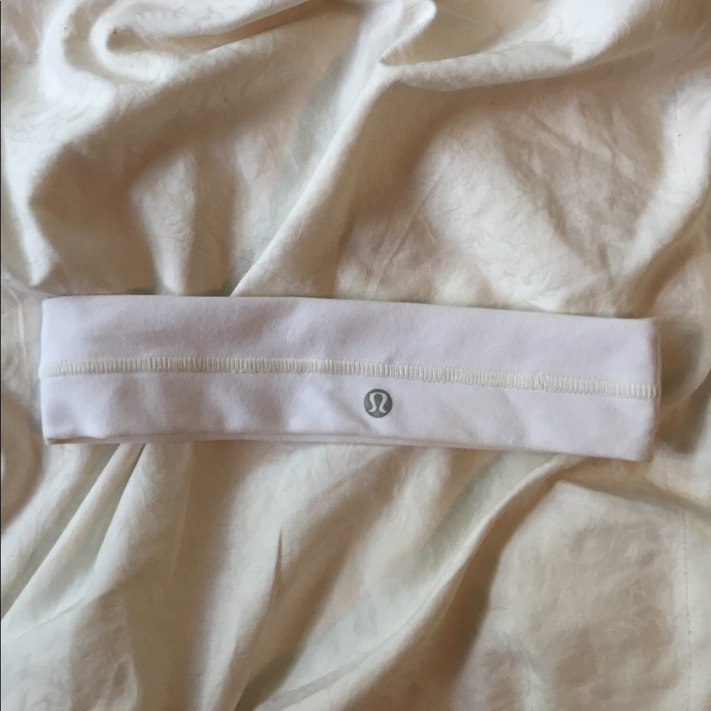 LULU LEMON WHITE HEADBAND