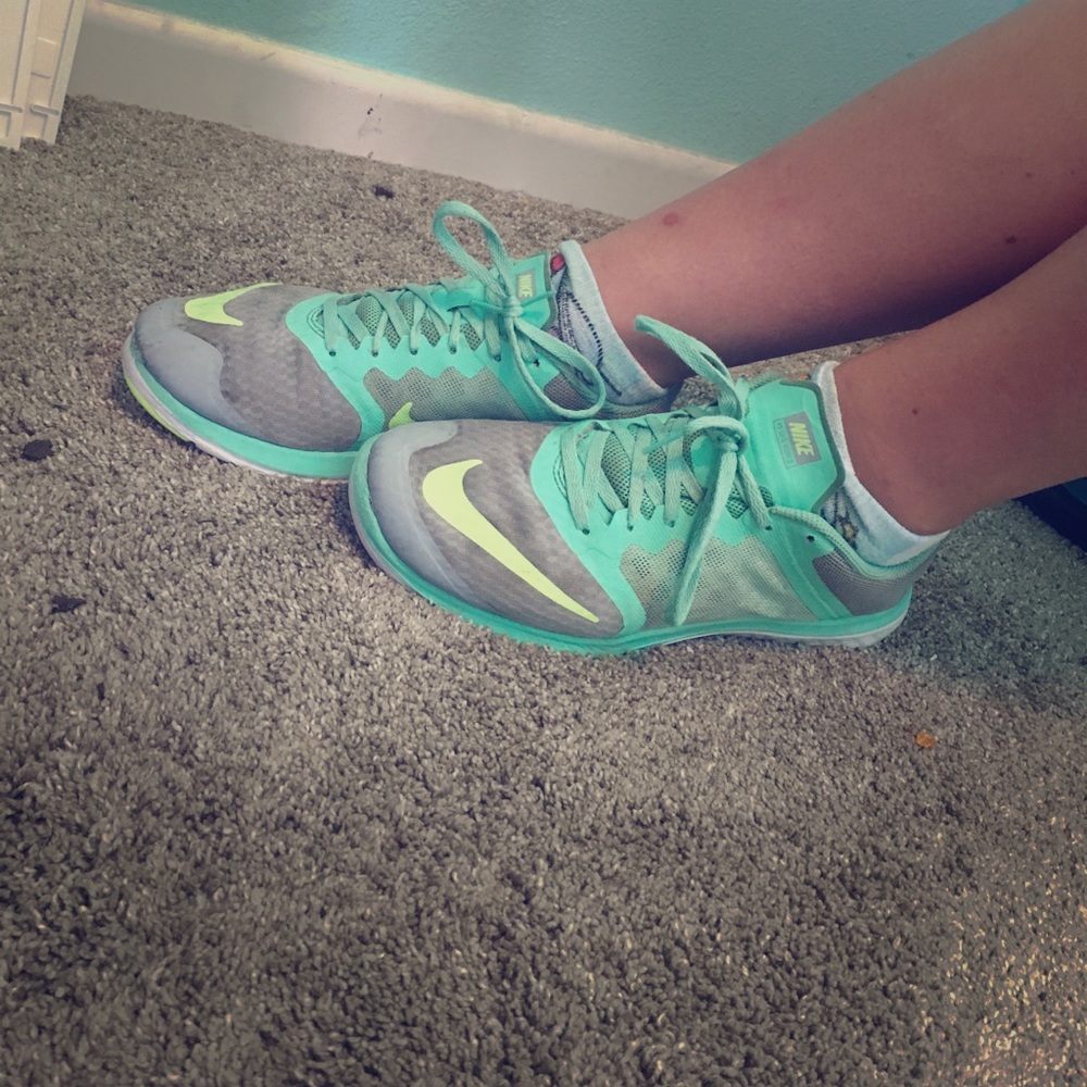 Mint Nike tennis shoes
