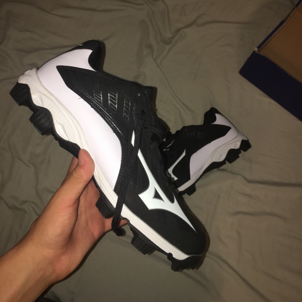 🚨Mizuno Men's Baseball Molded Cleats🚨