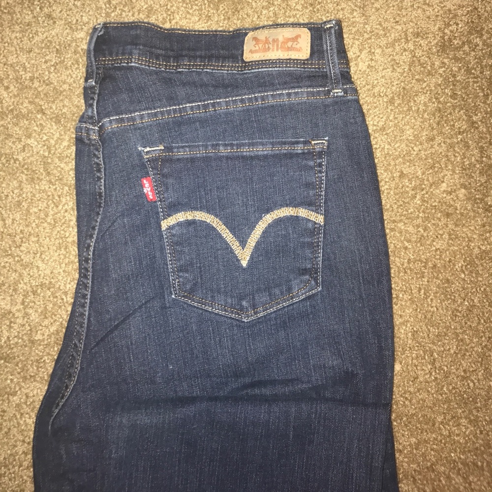 Levi's slimming straight leg 12