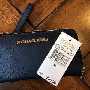 MK// jet set travel wallet