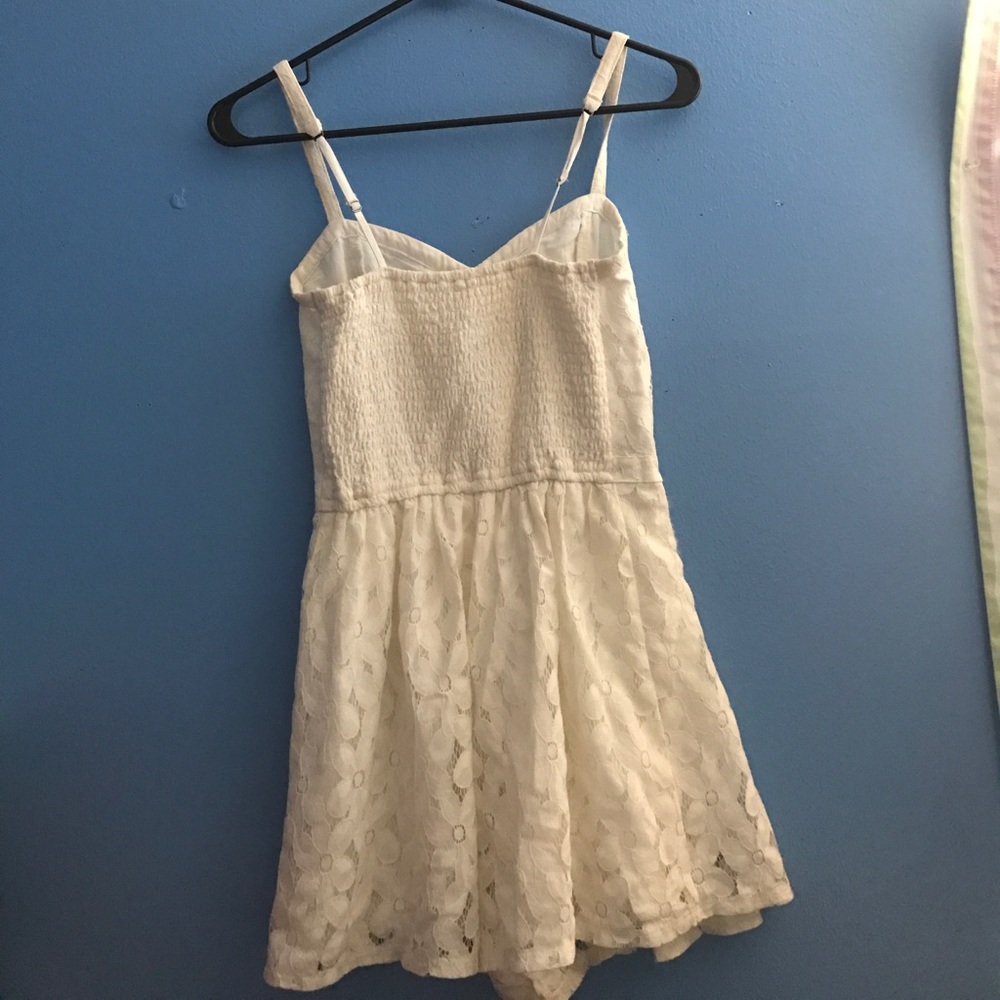 White romper - Picture 2 of 3