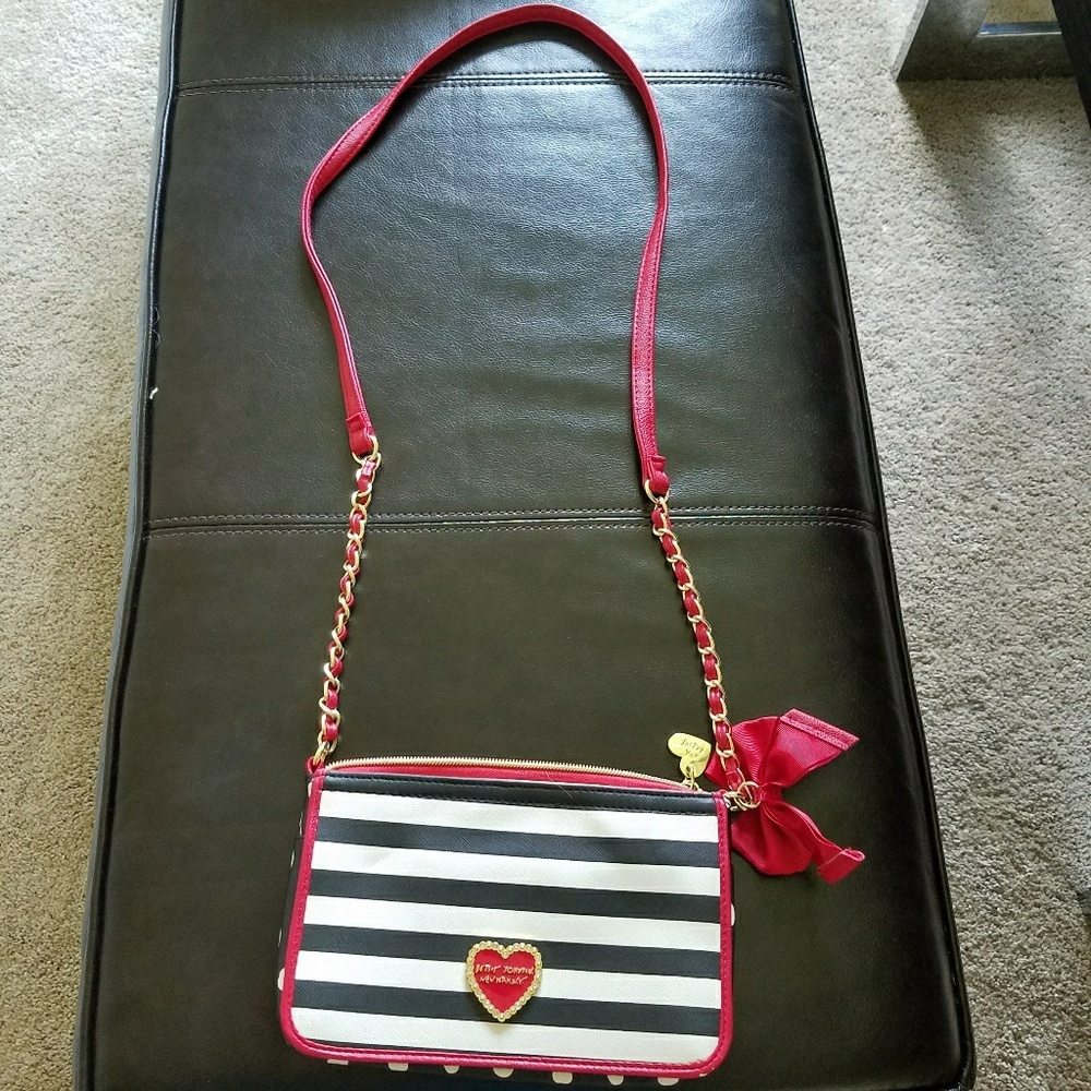 Betsy Johnson New York, NY crossbody