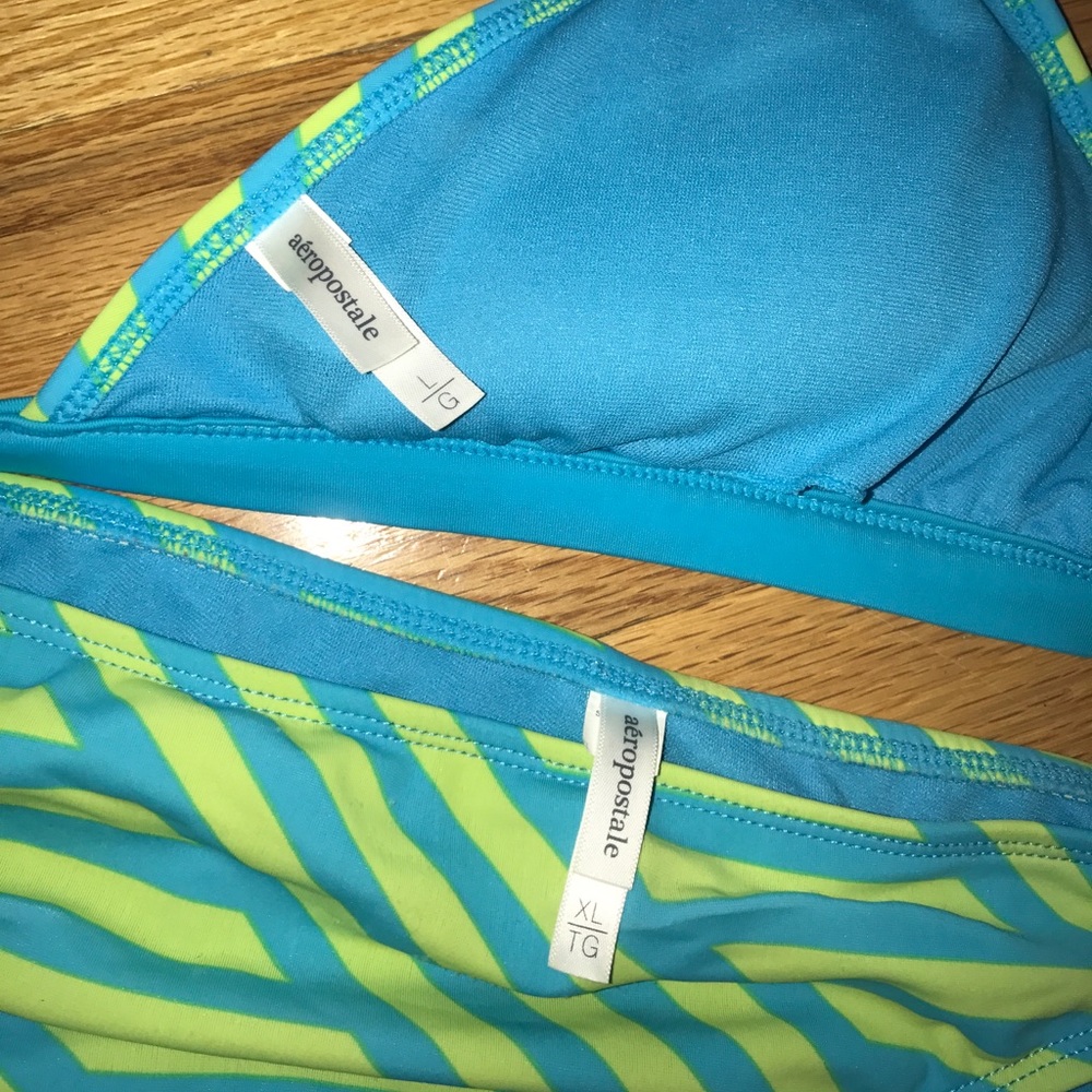 Two piece bikini - Picture 2 of 2