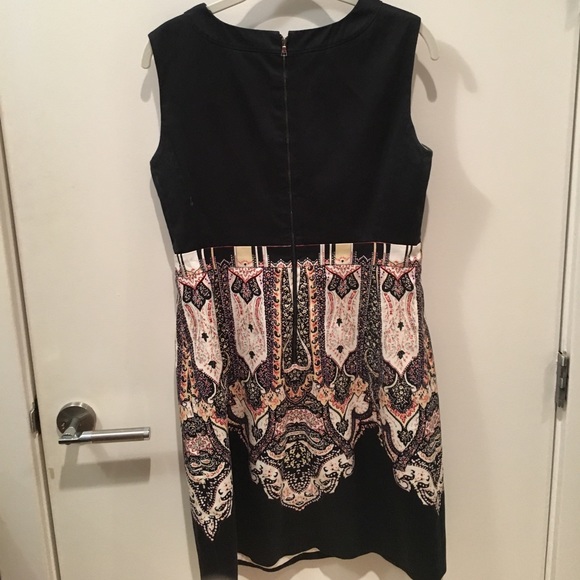 T Tahari dress with pattern - Picture 2 of 3