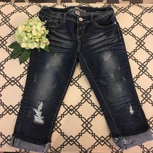 Almost Famous Denim Capris