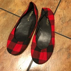 Urban Vide red and black flats