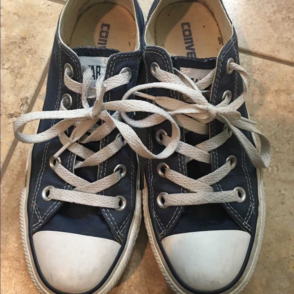 Navy blue converse