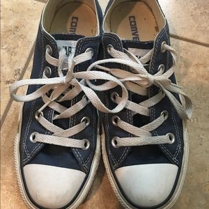 Navy blue converse