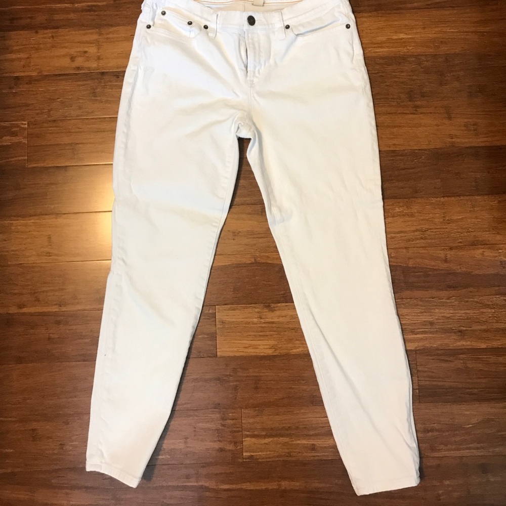 White ankle skinny jeans (factory)