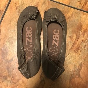 Grey Zoe & Zac Flats