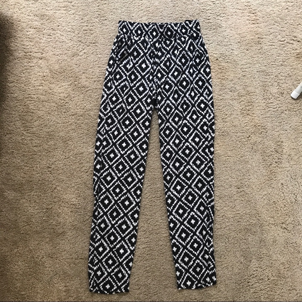 Mika and Gala. Black & white pants. S/10