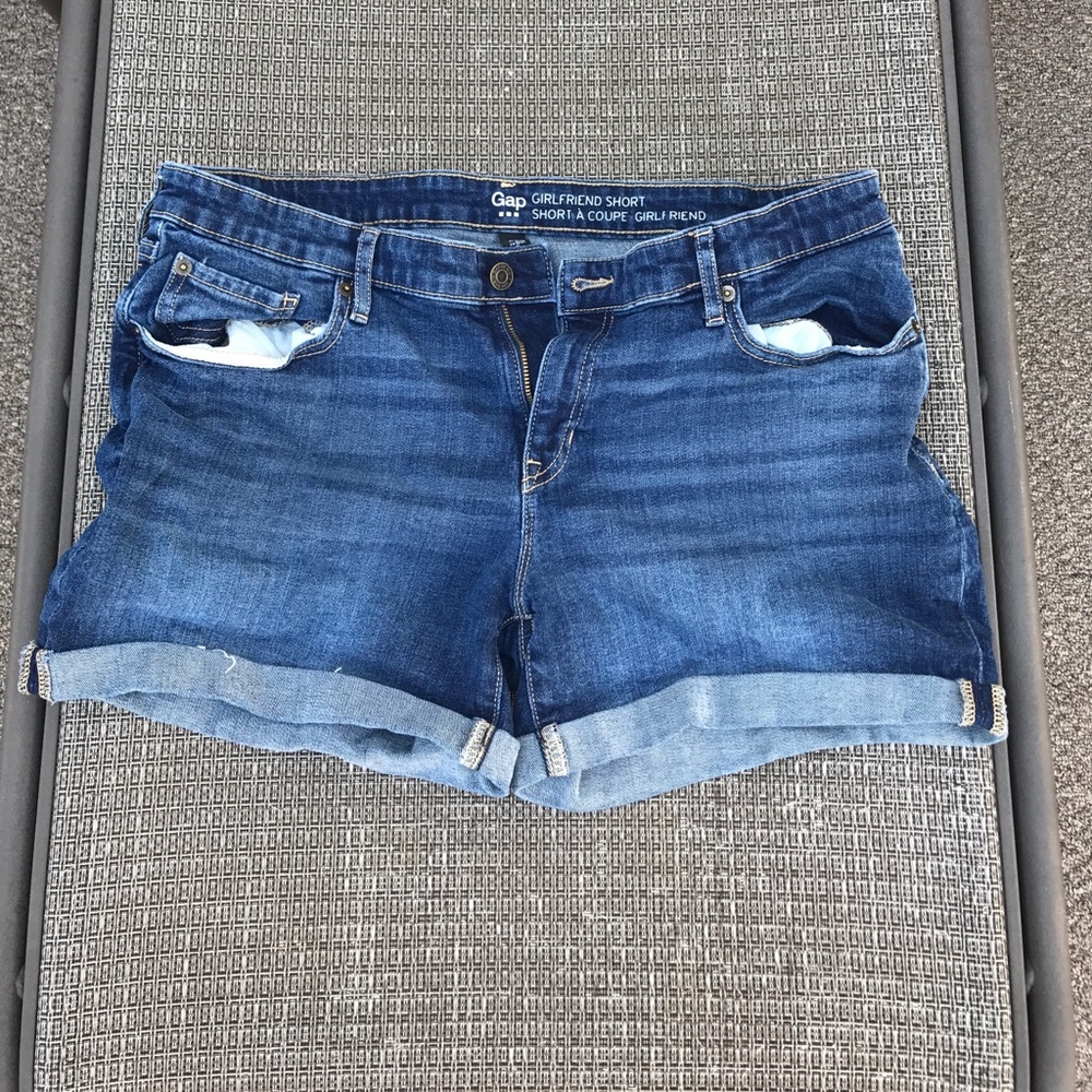 GAP girlfriend short