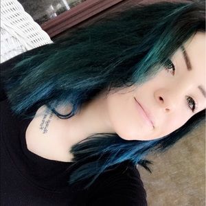 Meet your Posher, Hallie