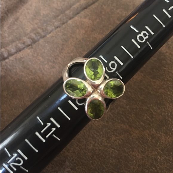 Peridot Arya Ring 🌿 - Picture 3 of 8