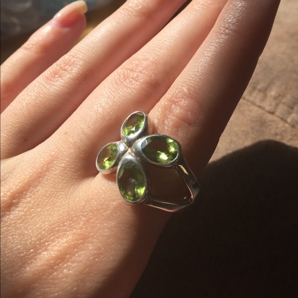 Peridot Arya Ring 🌿 - Picture 4 of 8