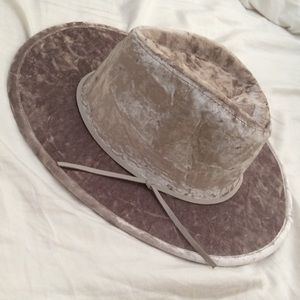SILVER CRUSHED VELVET HAT
