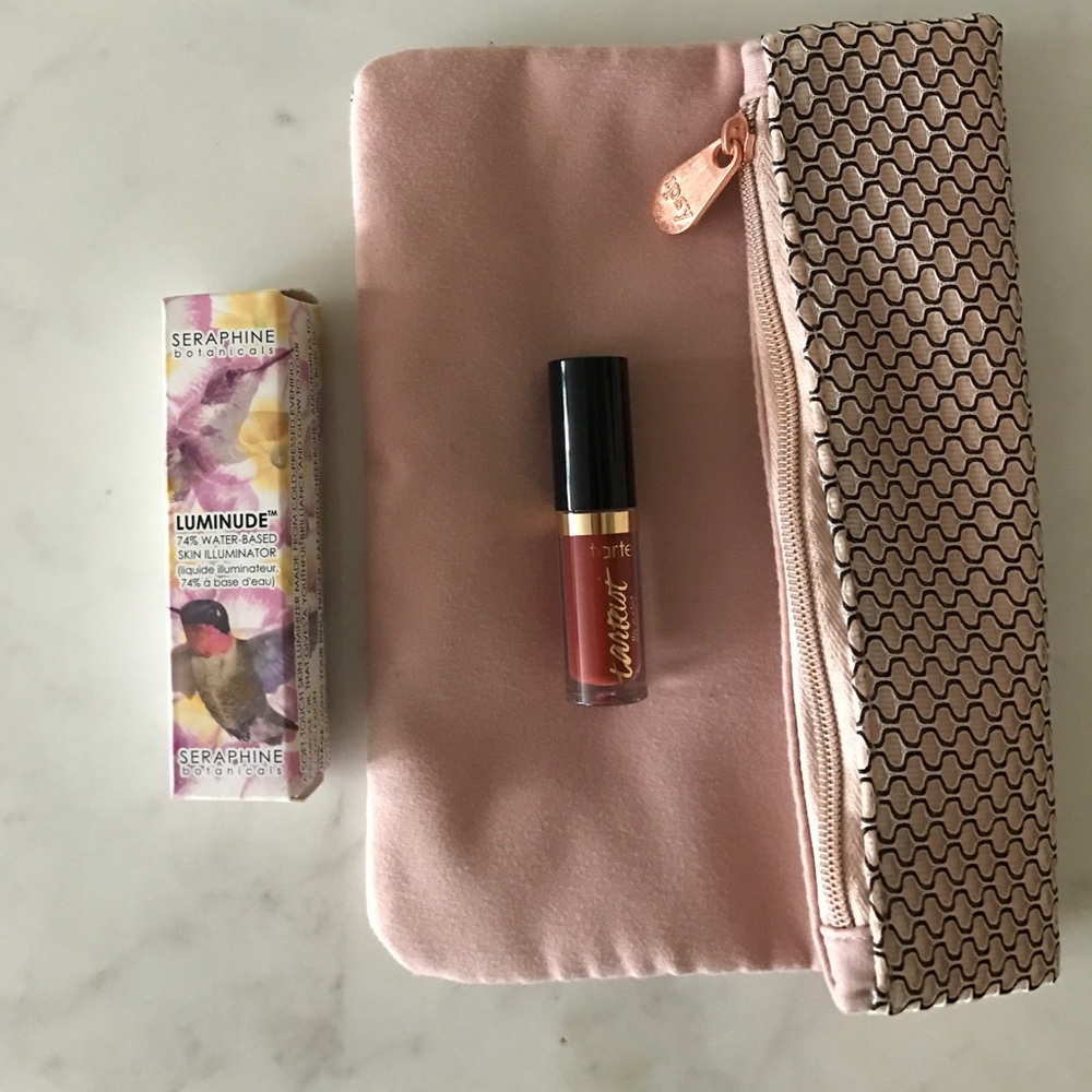 Ipsy glam makeup bag bloth products un-used