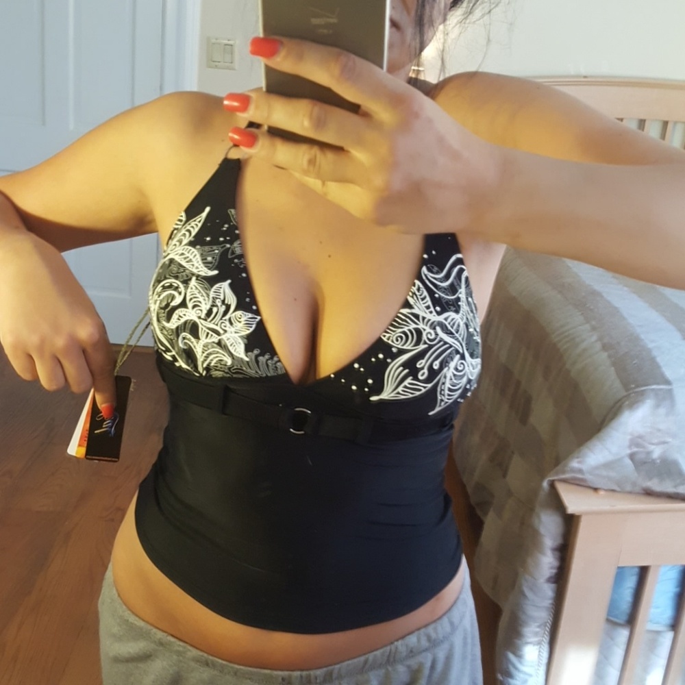 Bathing suit top with padding