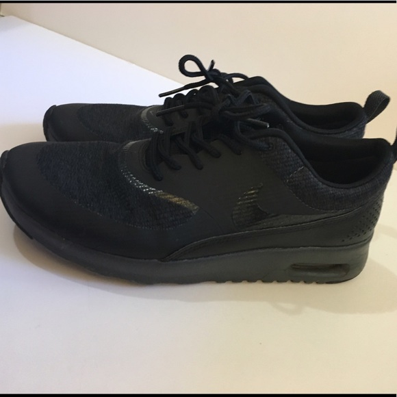 nike thea triple black