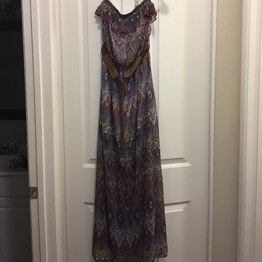 Patterned strapless dress