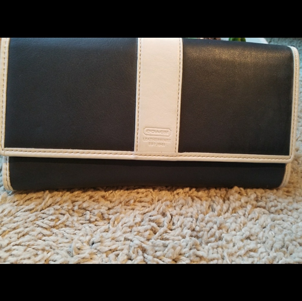 Coach wallet/clutch/billfold