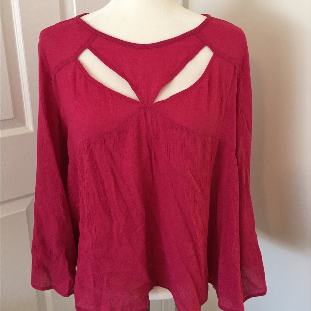 NWT Wild Pearl Cutout Top