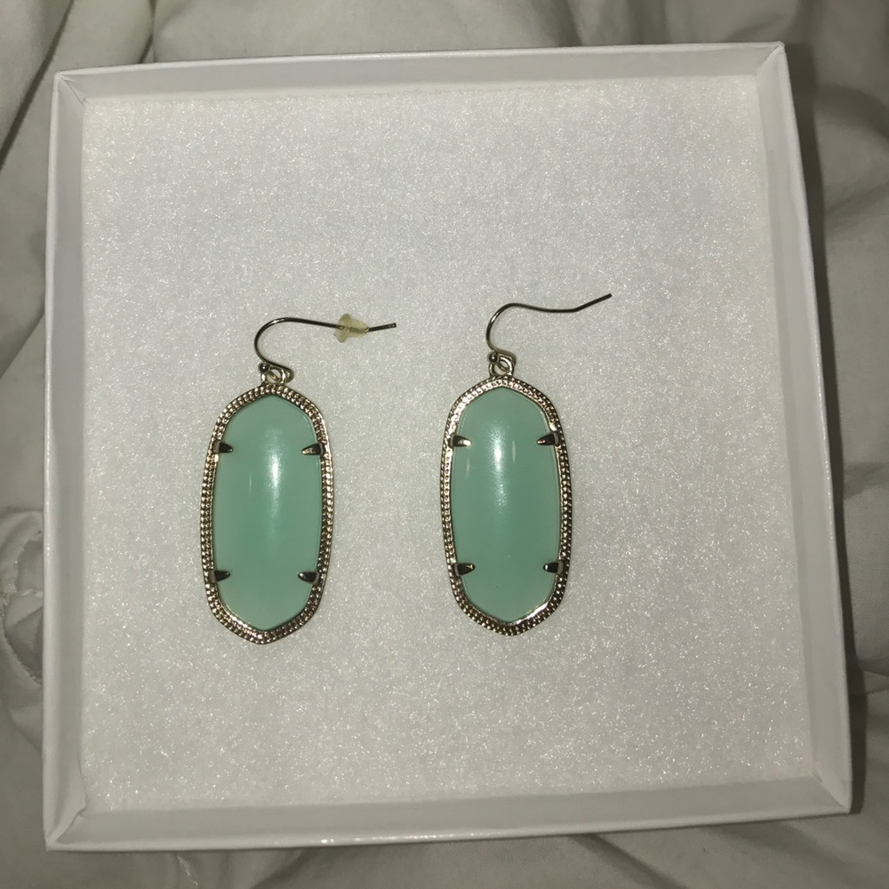 ACCEPTING OFFERS!! NWOT Kendra Scott Elle Earrings