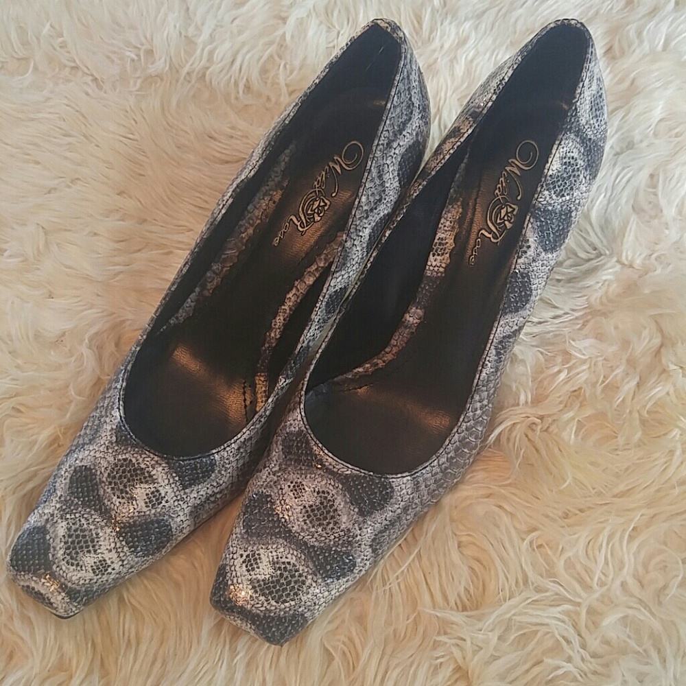 WILD ROSE Snake like heels