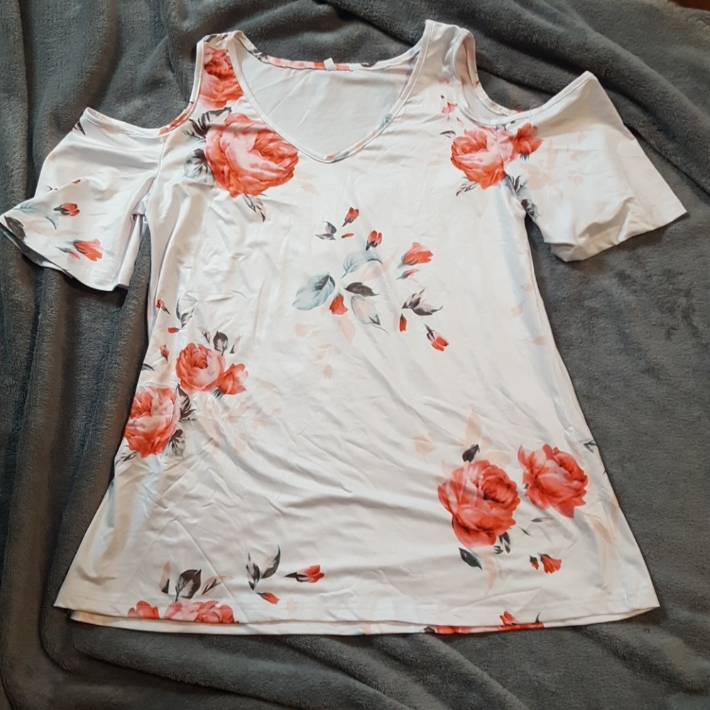 SOLD nEW Rose print cold shoulder top !